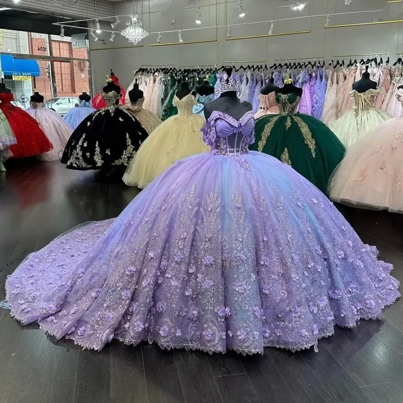 Robe de bal violette à décolleté cœur, corset orné d'appliques perlées et de fleurs 3D