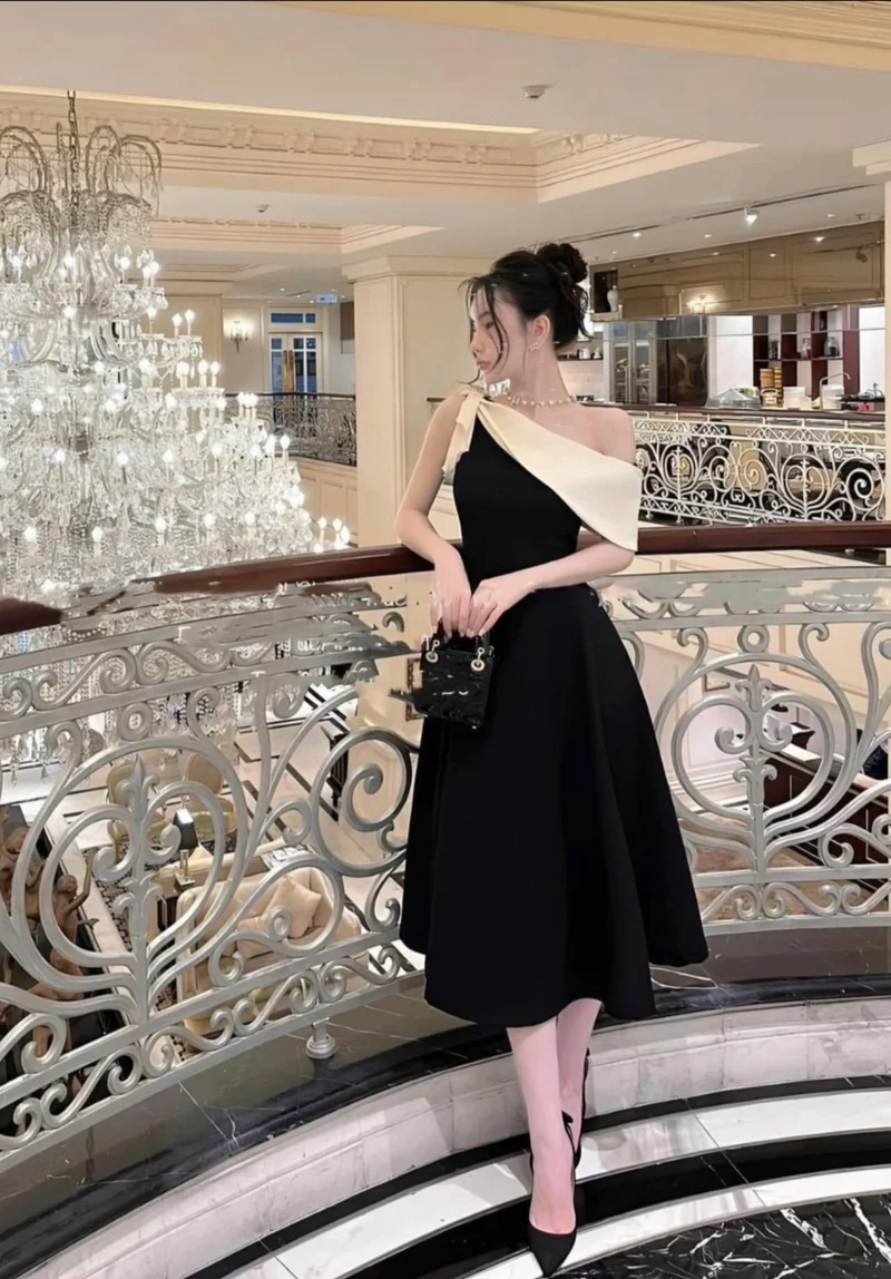Robe de soirée en satin coupe A sans manches avec fermeture éclair au dos et soutien-gorge intégré
