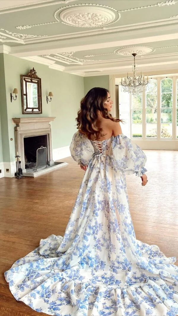 Robe de bal bustier violette en mousseline à fleurs et dos lacé