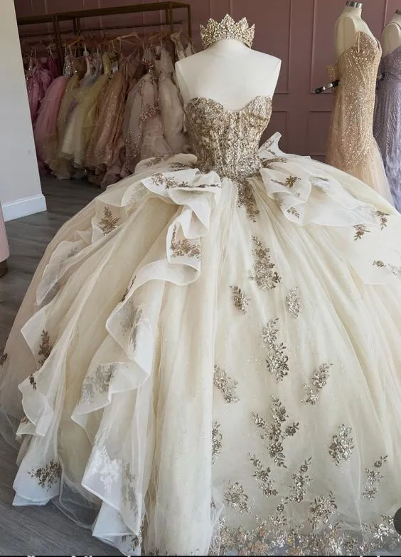 Robe de bal de quinceañera en tulle avec application de dentelle et dos corset