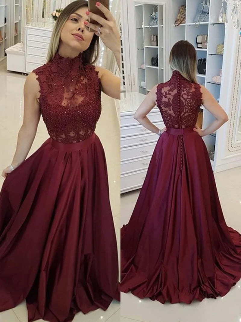 Robe de bal bordeaux en satin, coupe trapèze, col montant, dentelle et perles, avec traîne