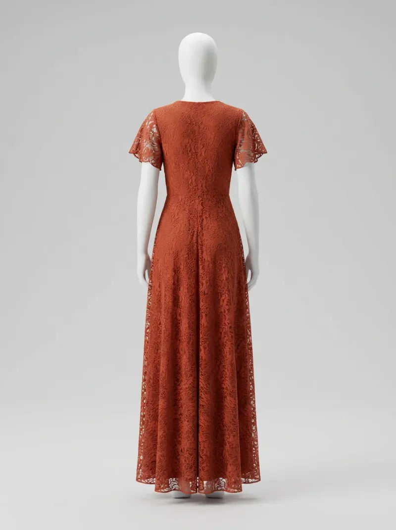 Robe fluide dentelle cocktail élégante femme