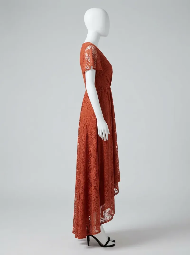 Robe fluide dentelle cocktail élégante femme