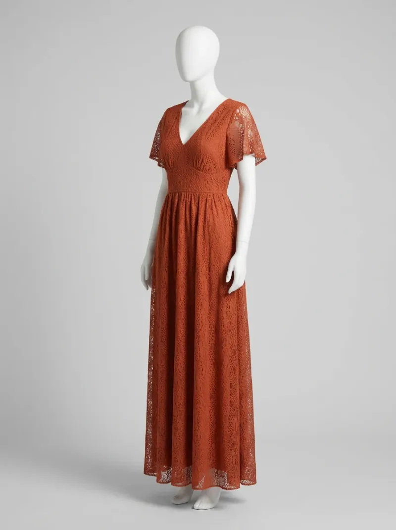 Robe fluide dentelle cocktail élégante femme