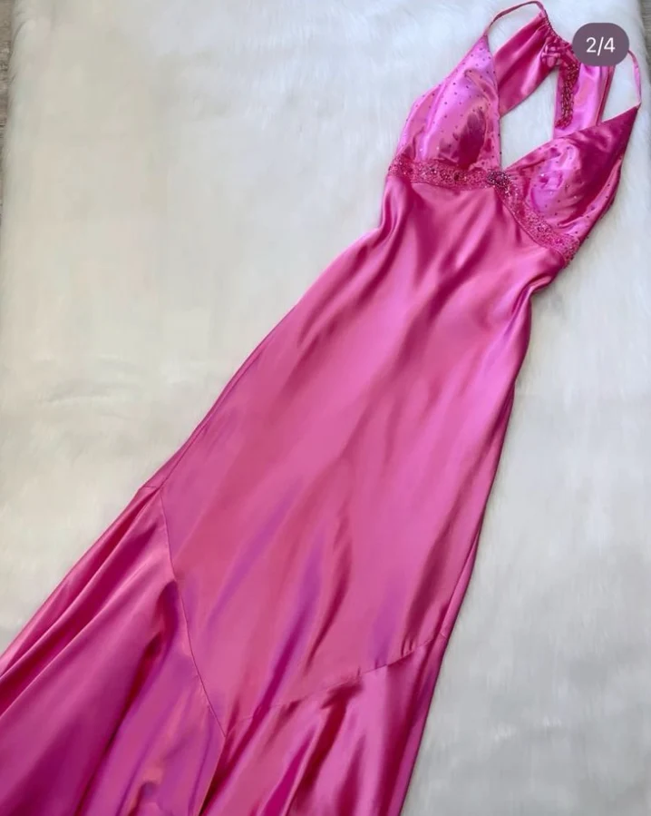 Robe de bal longue vintage en satin rose fuchsia à col en V