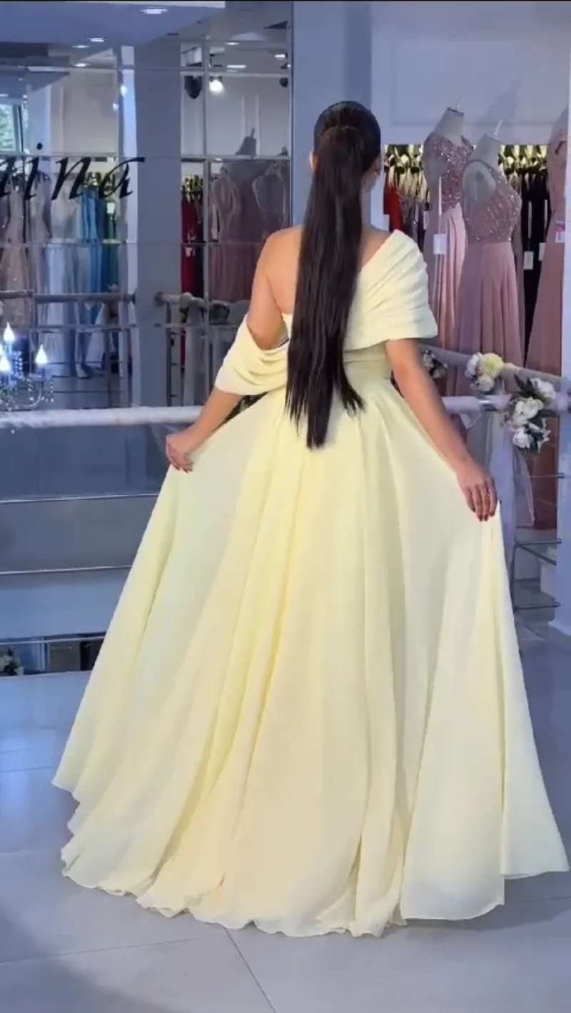 Robe de bal vintage jaune en mousseline, coupe trapèze, avec soutien-gorge intégré