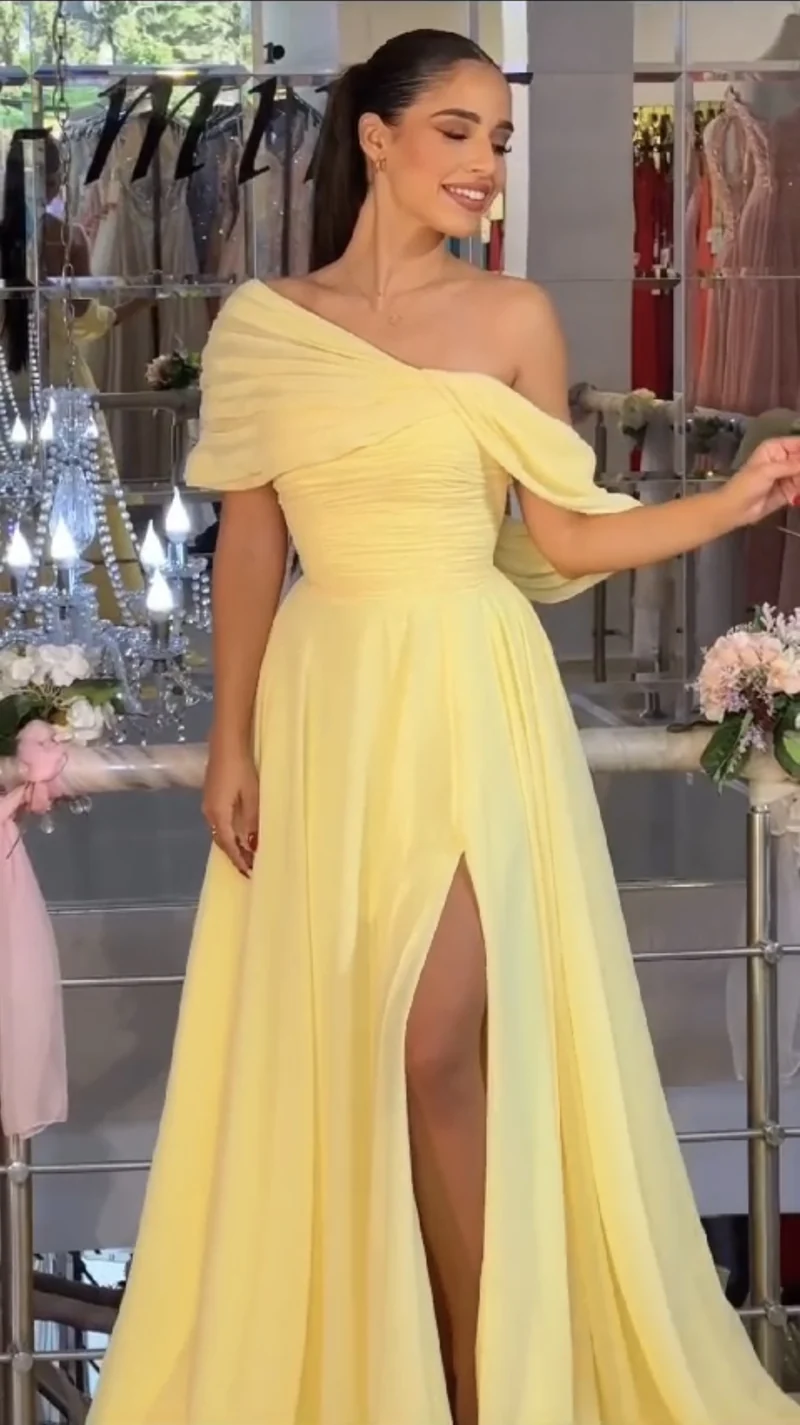 Robe de bal vintage jaune en mousseline, coupe trapèze, avec soutien-gorge intégré