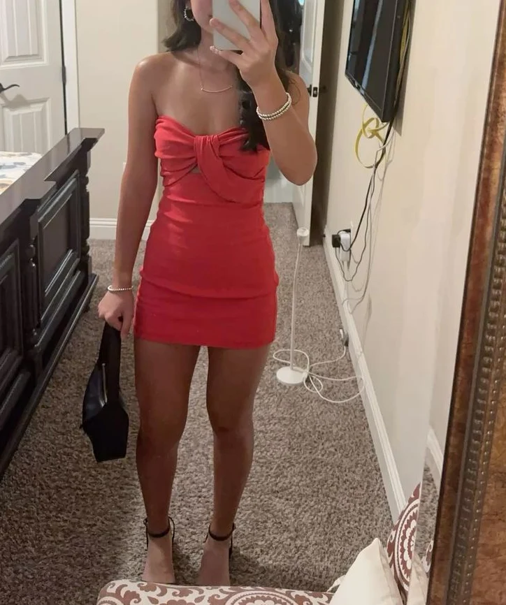 Robe de soirée courte sans manches en satin avec soutien-gorge intégré