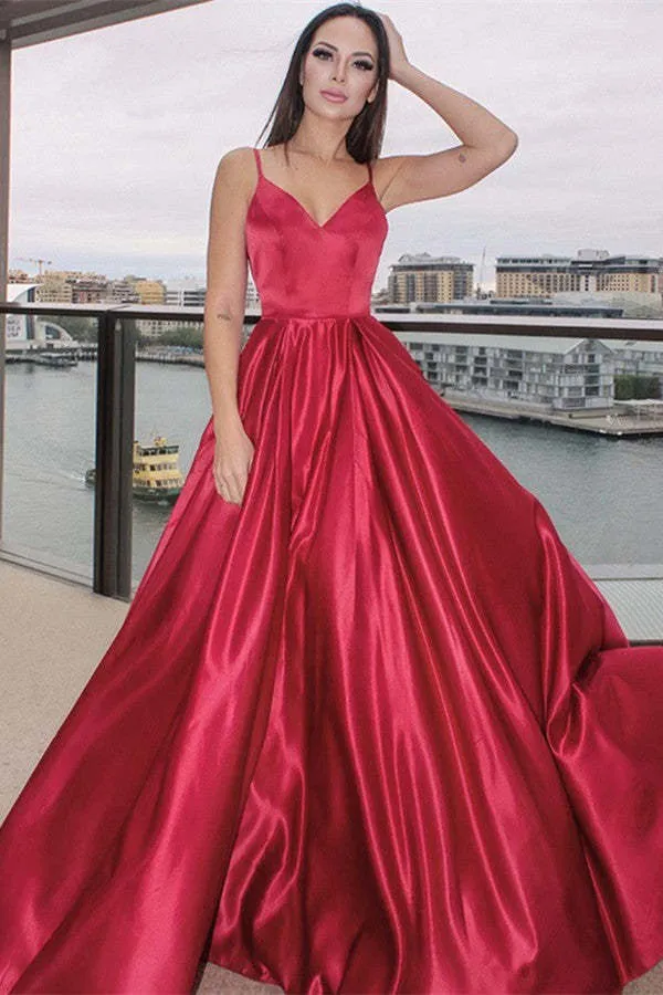 Robe de bal rouge satinée à fines bretelles