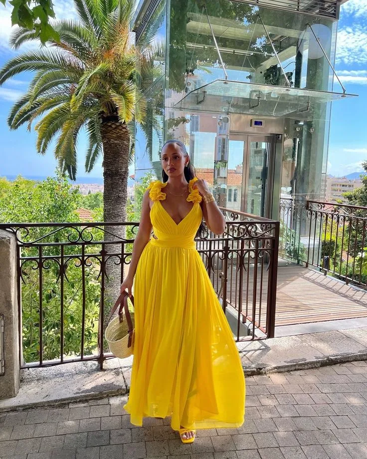Robe de soirée jaune soleil en mousseline de soie, coupe trapèze, sans manches, fermeture éclair.