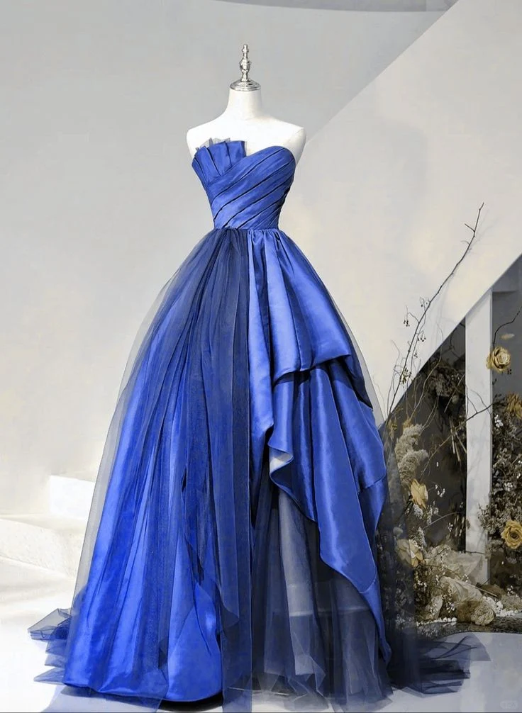 Robe de bal longue en tulle et satin bleu avec dos lacé
