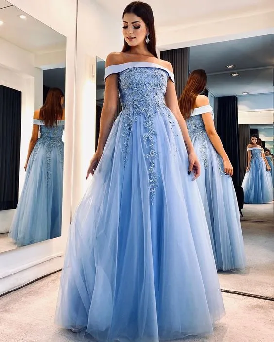 Robe de bal en tulle à épaules dénudées et ornée d'appliqués de perles, avec soutien-gorge intégré