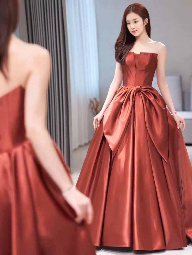 Robe de bal de soirée en satin sans bretelles à lacets avec soutien-gorge intégré