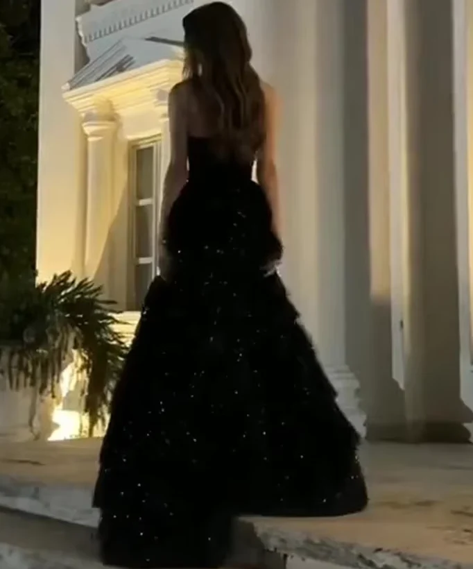 Robe de bal élégante en tulle brillant multicouche pour femme, noire.