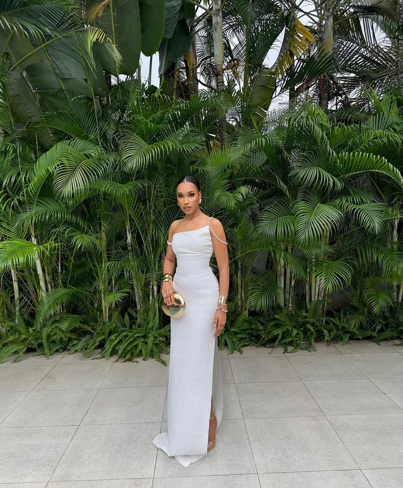 Robe de bal longue sans manches en satin blanc, élégante