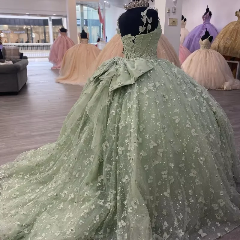Robe de bal de quinceañera vert sauge, motif papillon 3D, corset en cristal
