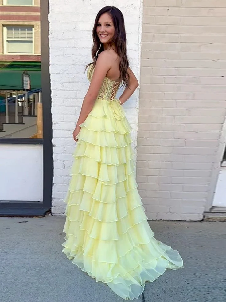 Robe de soirée bustier jaune en mousseline à dentelle superposée