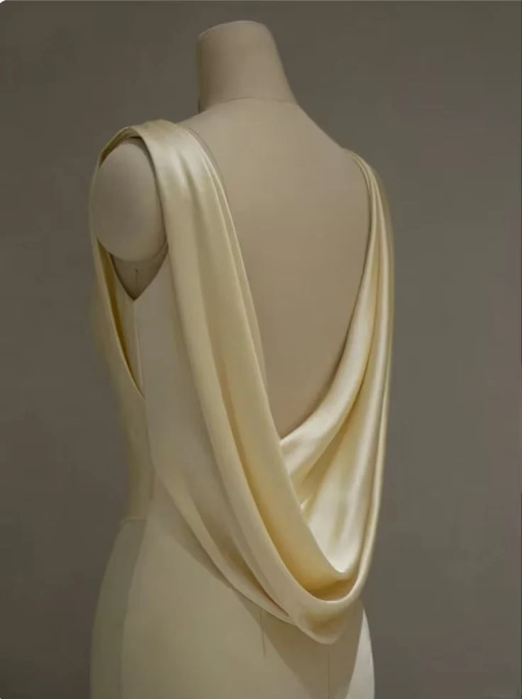 Robe de bal sirène dos nu en satin jaune pastel, longueur au sol