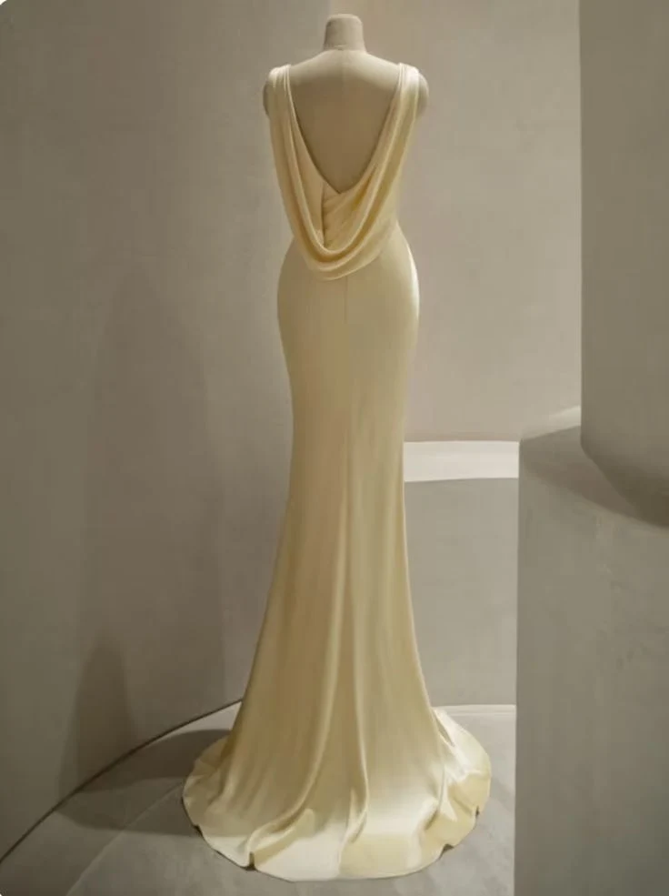 Robe de bal sirène dos nu en satin jaune pastel, longueur au sol
