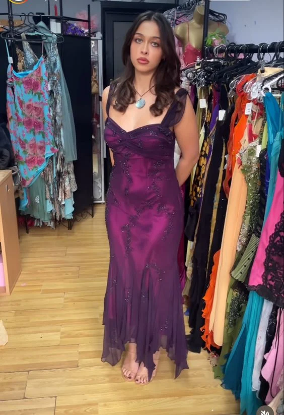 Robe de bal en tulle à fines bretelles et fermeture éclair au dos