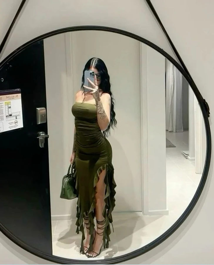 Robe de soirée moulante sans bretelles en satin vert olive