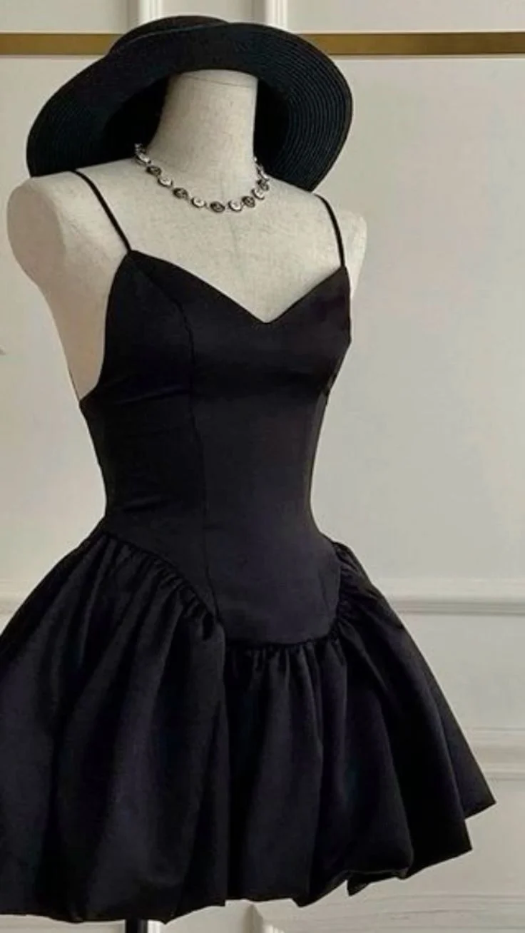 Robe de soirée courte en satin, coupe trapèze, avec soutien-gorge intégré et fines bretelles