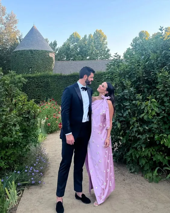 Robe de soirée de bal élégante en satin sans manches à bretelles