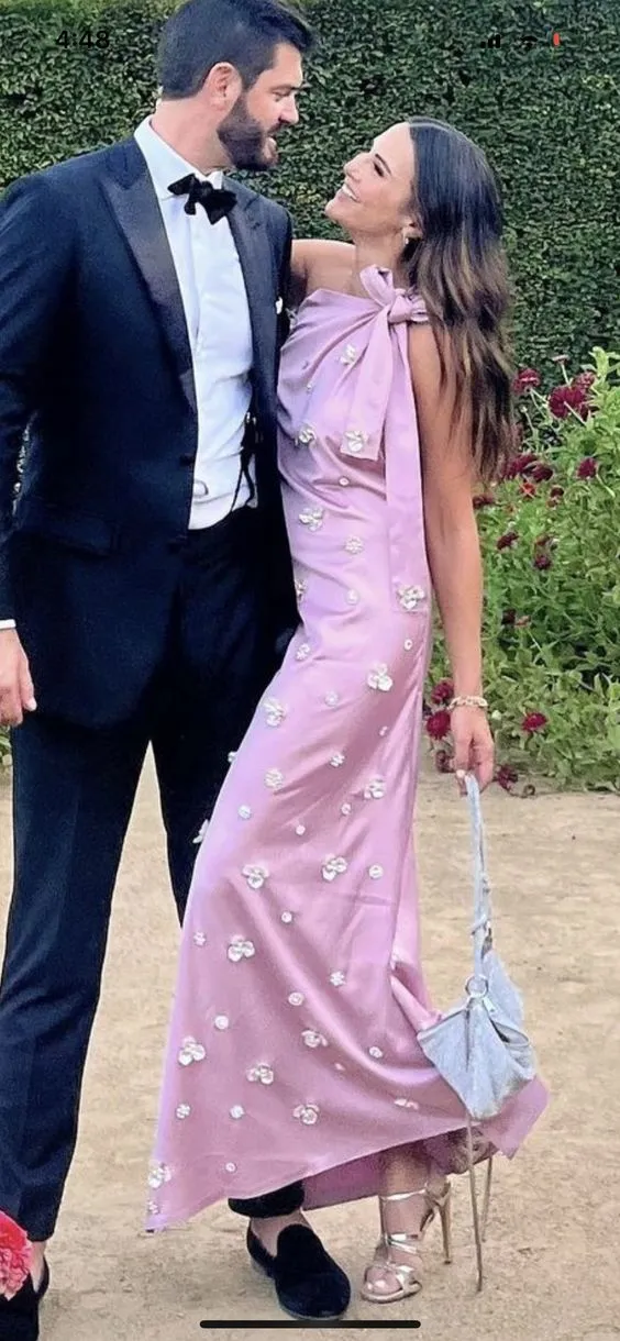 Robe de soirée de bal élégante en satin sans manches à bretelles