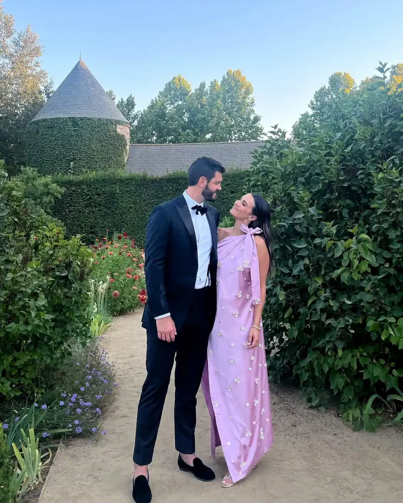 Robe de soirée de bal élégante en satin sans manches à bretelles