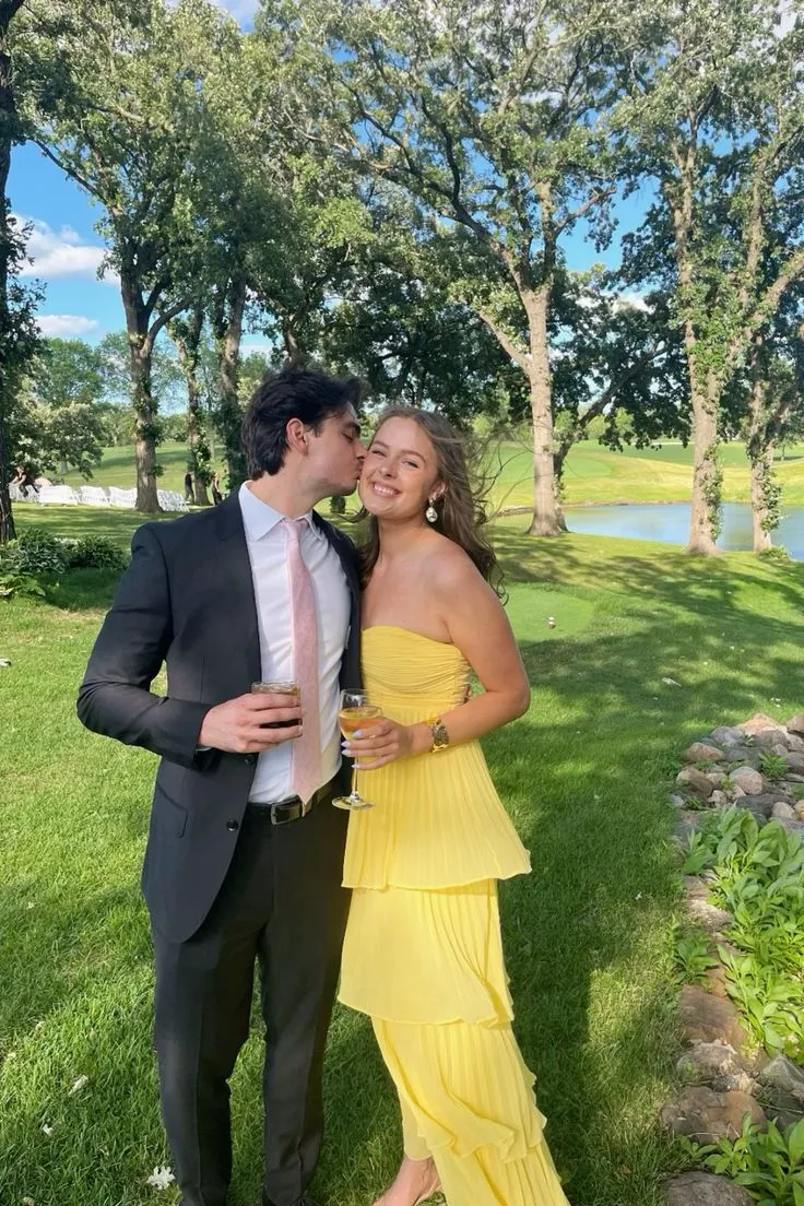 Robe de soirée longue élégante en mousseline jaune sans bretelles, coupe trapèze, style A-line