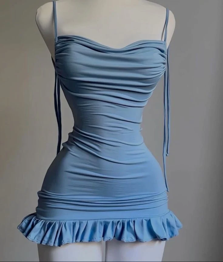Robe de soirée courte élégante en satin dos nu avec bretelles simples