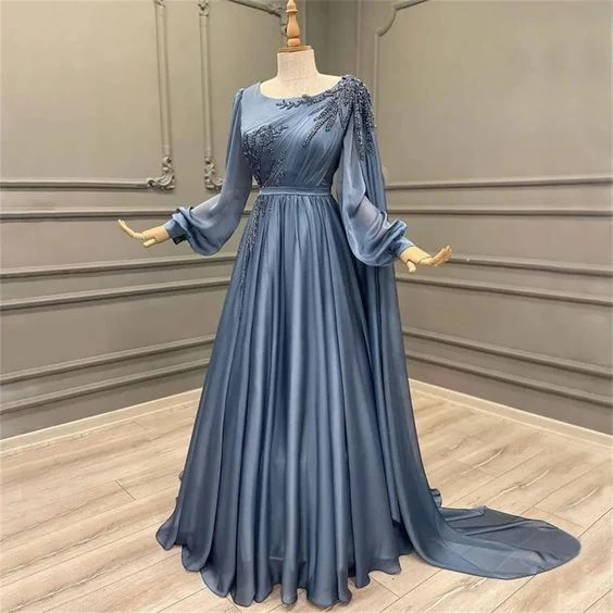 Robe de soirée élégante en mousseline bleue à manches longues ornées