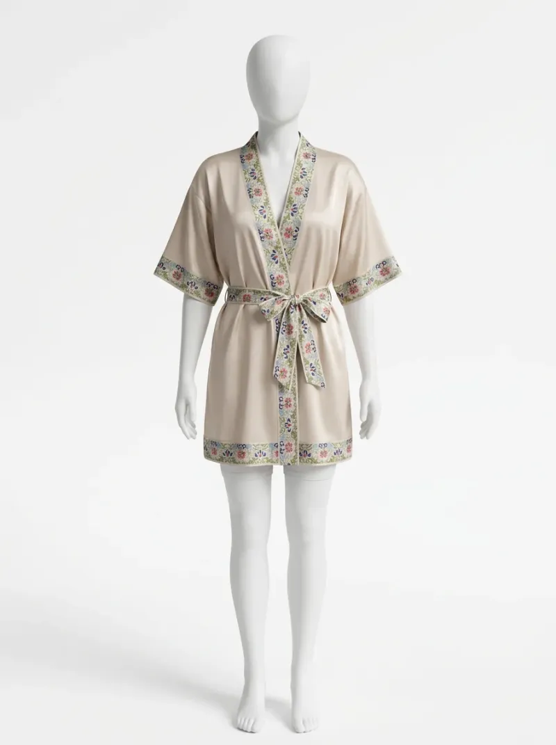 Kimono court satin lingerie femme élégant épuré