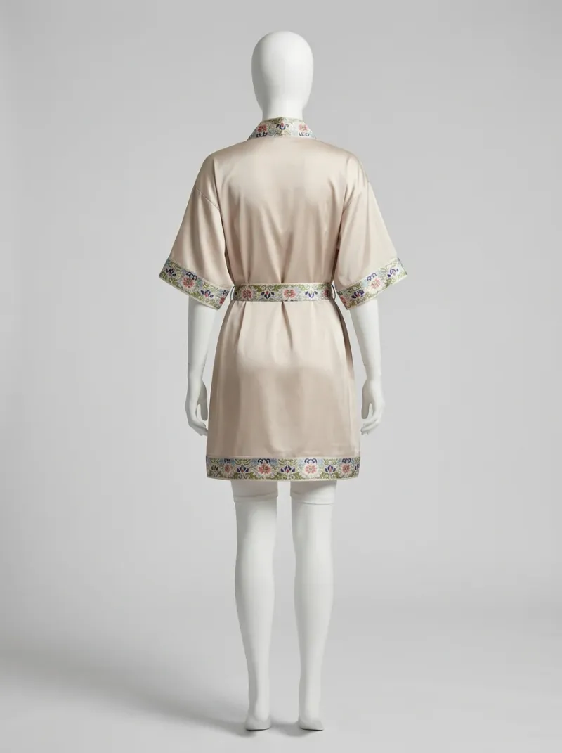 Kimono court satin lingerie femme élégant épuré