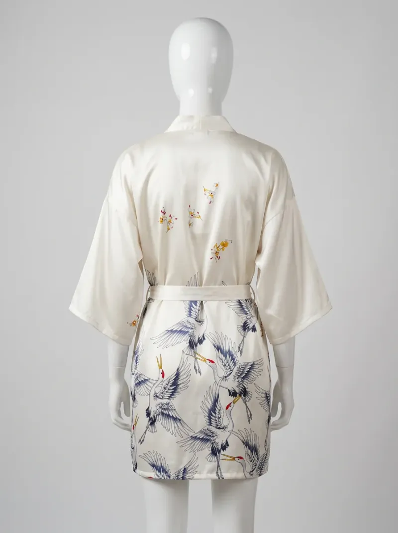 Kimono court satin fluide femme peignoir élégant