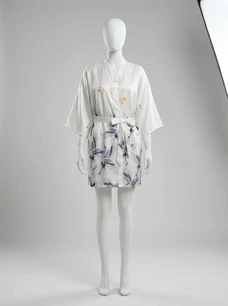Kimono court satin fluide femme peignoir élégant