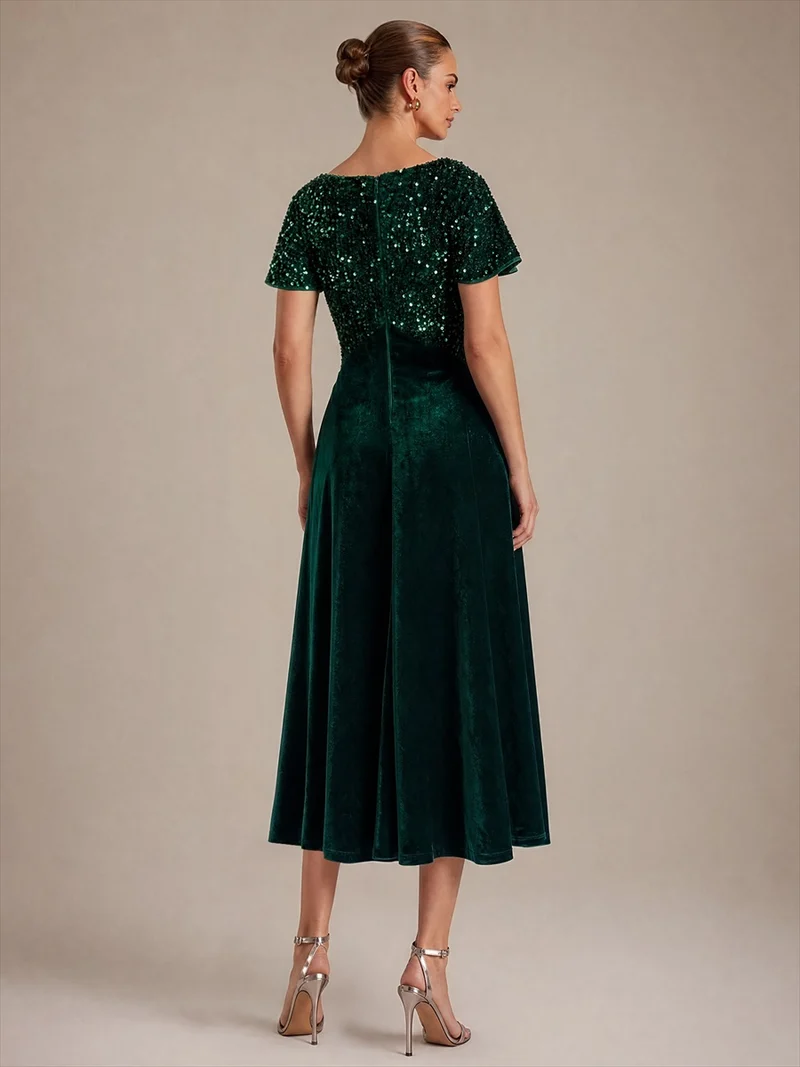 Robe de soirée midi en velours à sequins et manches volantées