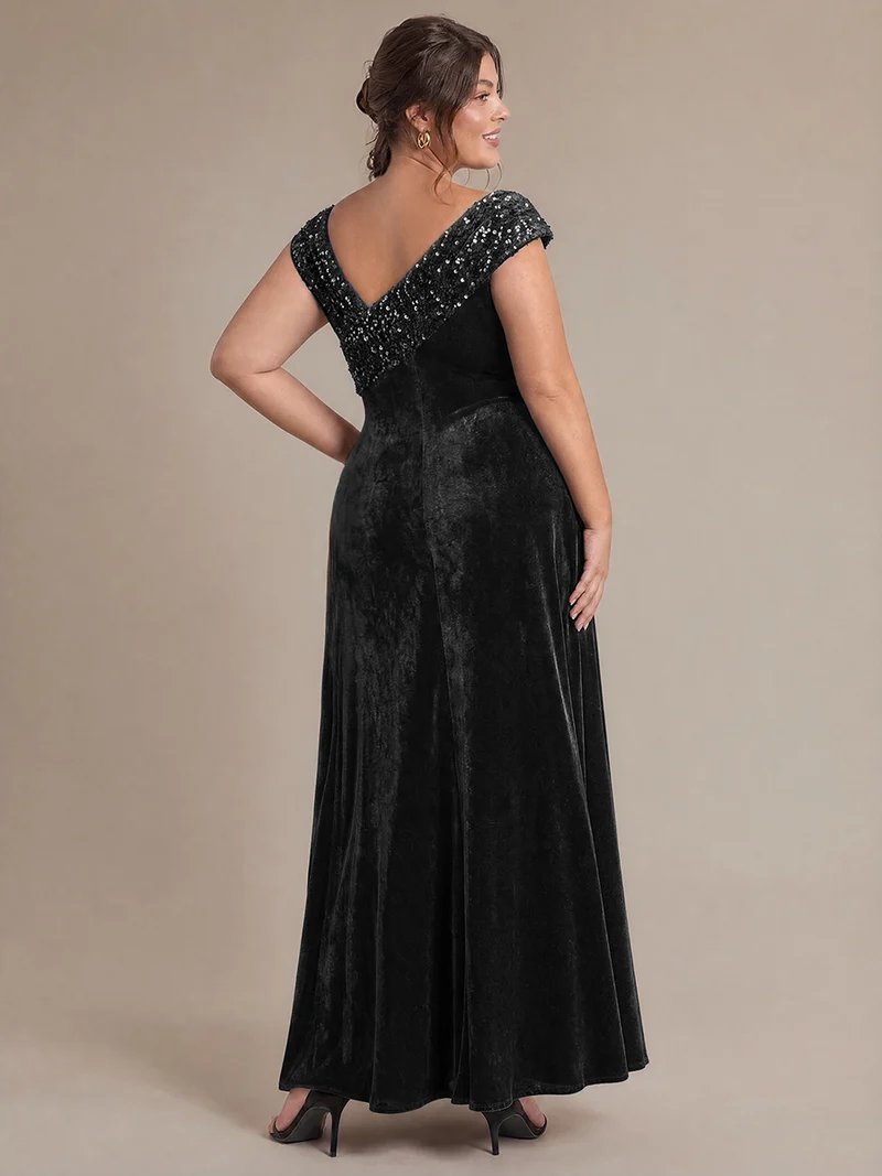 Robe de soirée maxi moulante à sequins et décolleté asymétrique