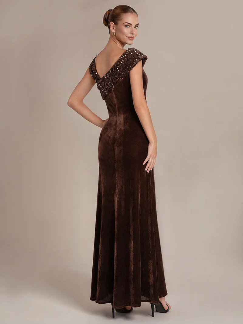 Robe de soirée maxi moulante à sequins et décolleté asymétrique