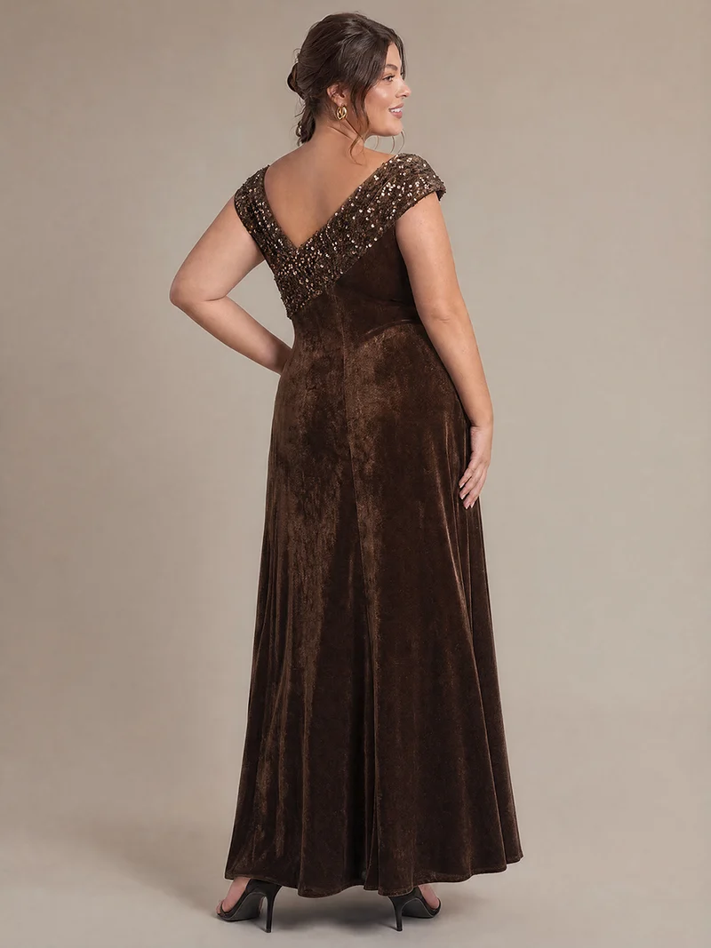 Robe de soirée maxi moulante à sequins et décolleté asymétrique