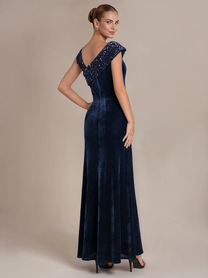 Robe de soirée maxi moulante à sequins et décolleté asymétrique