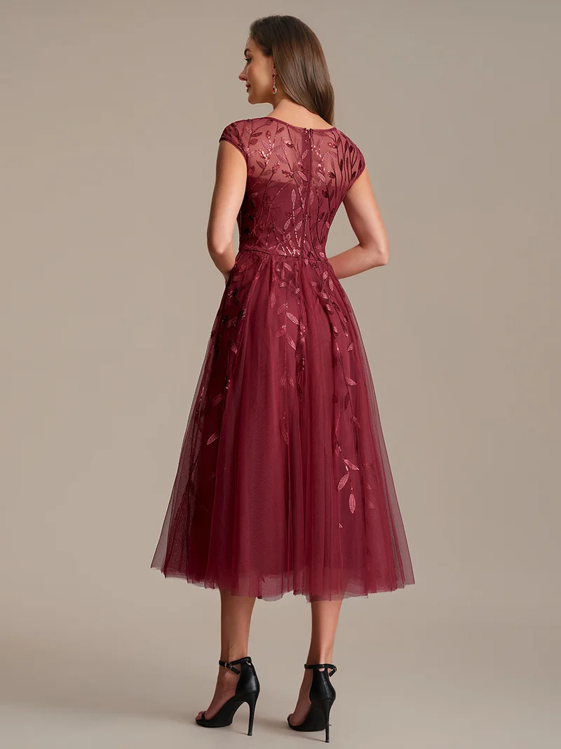 Robe de soirée mi-longue à paillettes avec manches cape