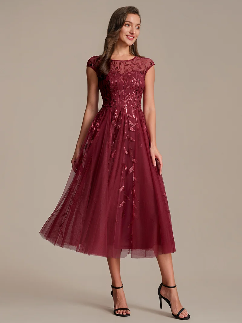 Robe de soirée mi-longue à paillettes avec manches cape