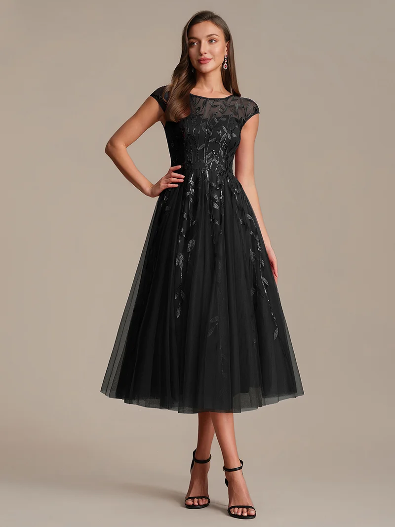 Robe de soirée mi-longue à paillettes avec manches cape