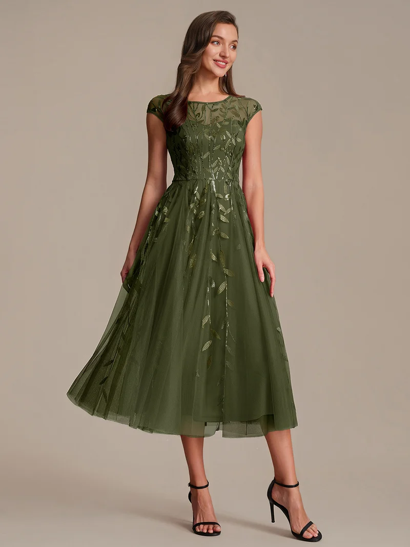 Robe de soirée mi-longue à paillettes avec manches cape