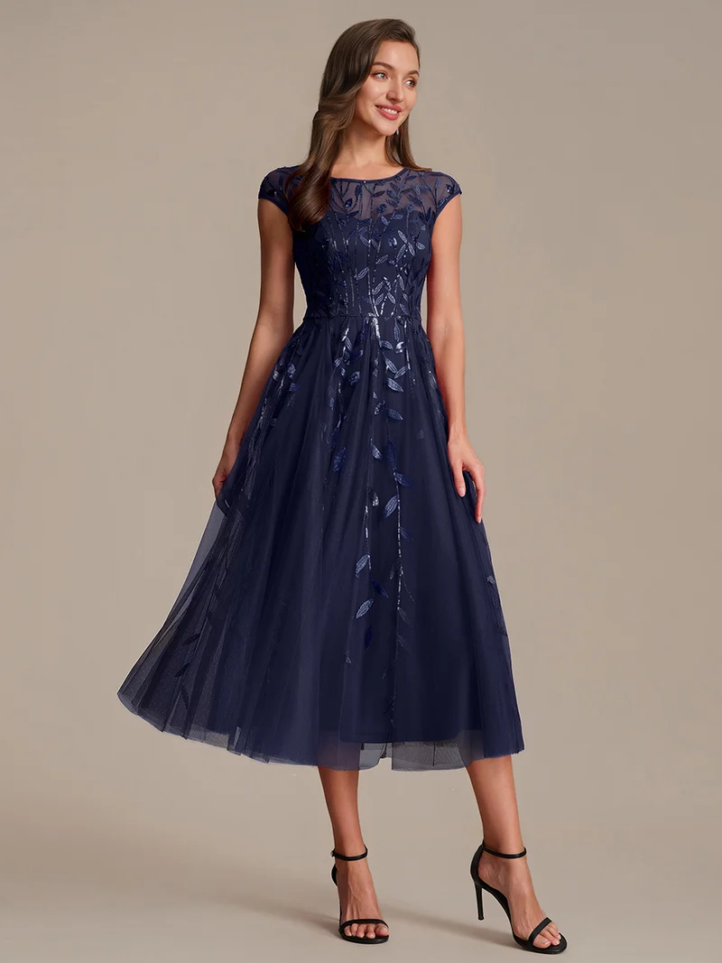 Robe de soirée mi-longue à paillettes avec manches cape