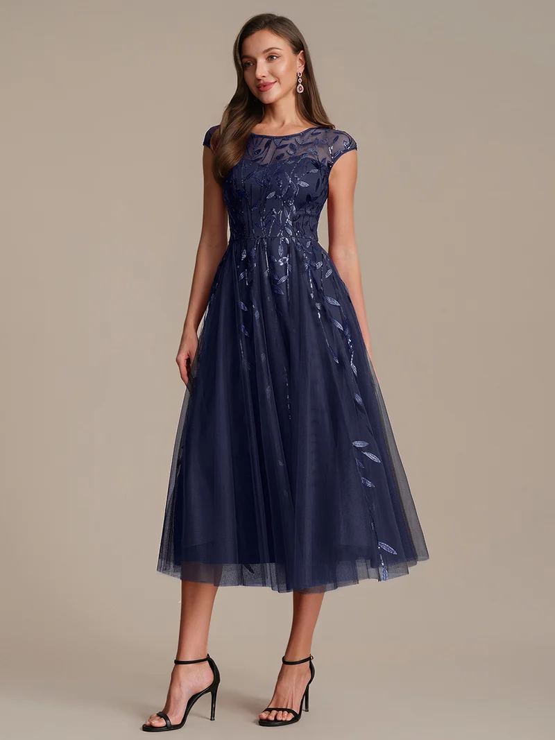 Robe de soirée mi-longue à paillettes avec manches cape