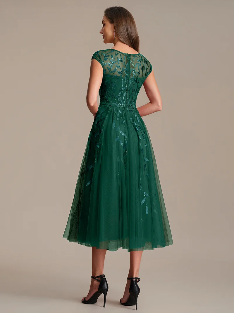 Robe de soirée mi-longue à paillettes avec manches cape