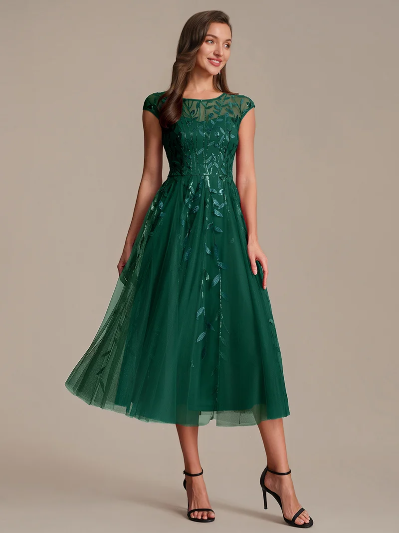 Robe de soirée mi-longue à paillettes avec manches cape