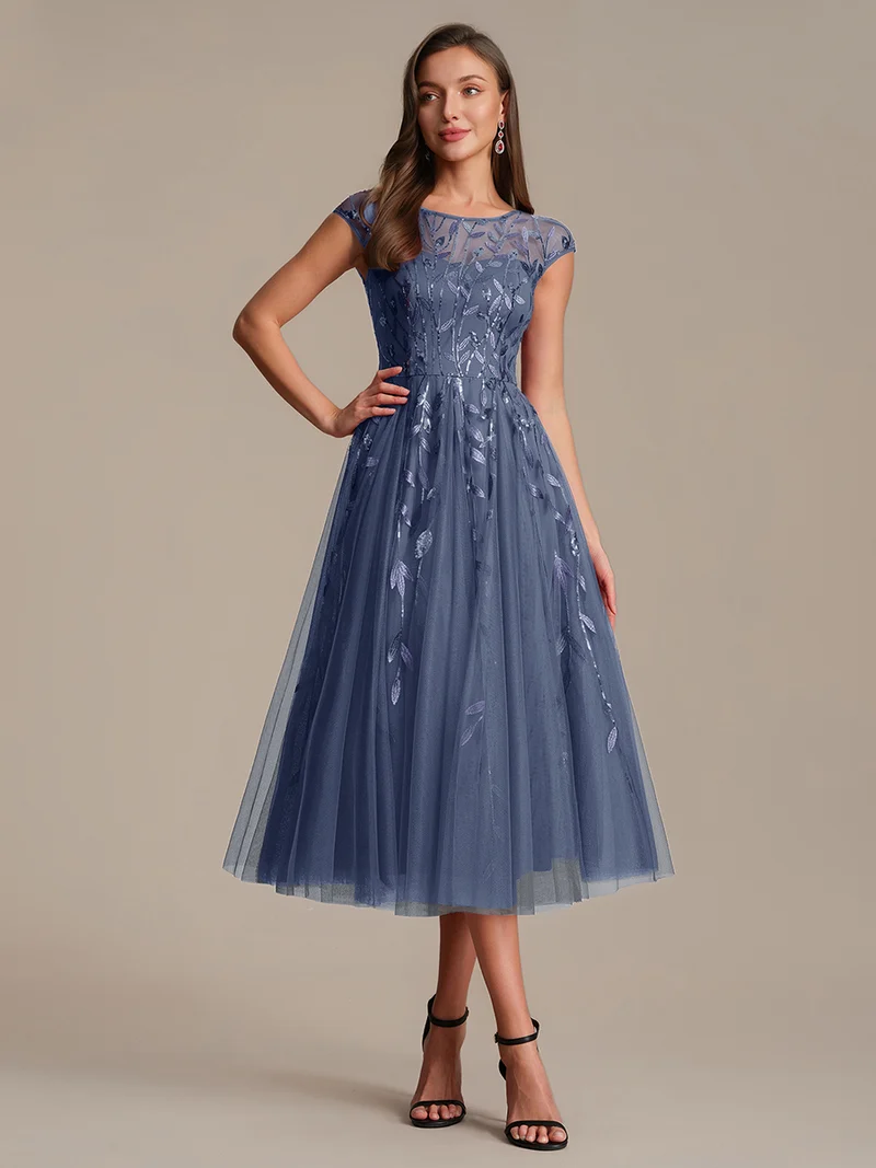 Robe de soirée mi-longue à paillettes avec manches cape